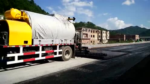 同步碎石封層車(chē)的五大優(yōu)勢