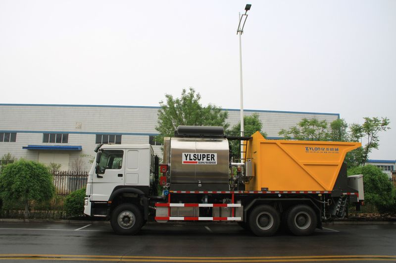 同步碎石封層車(chē)怎么清洗？